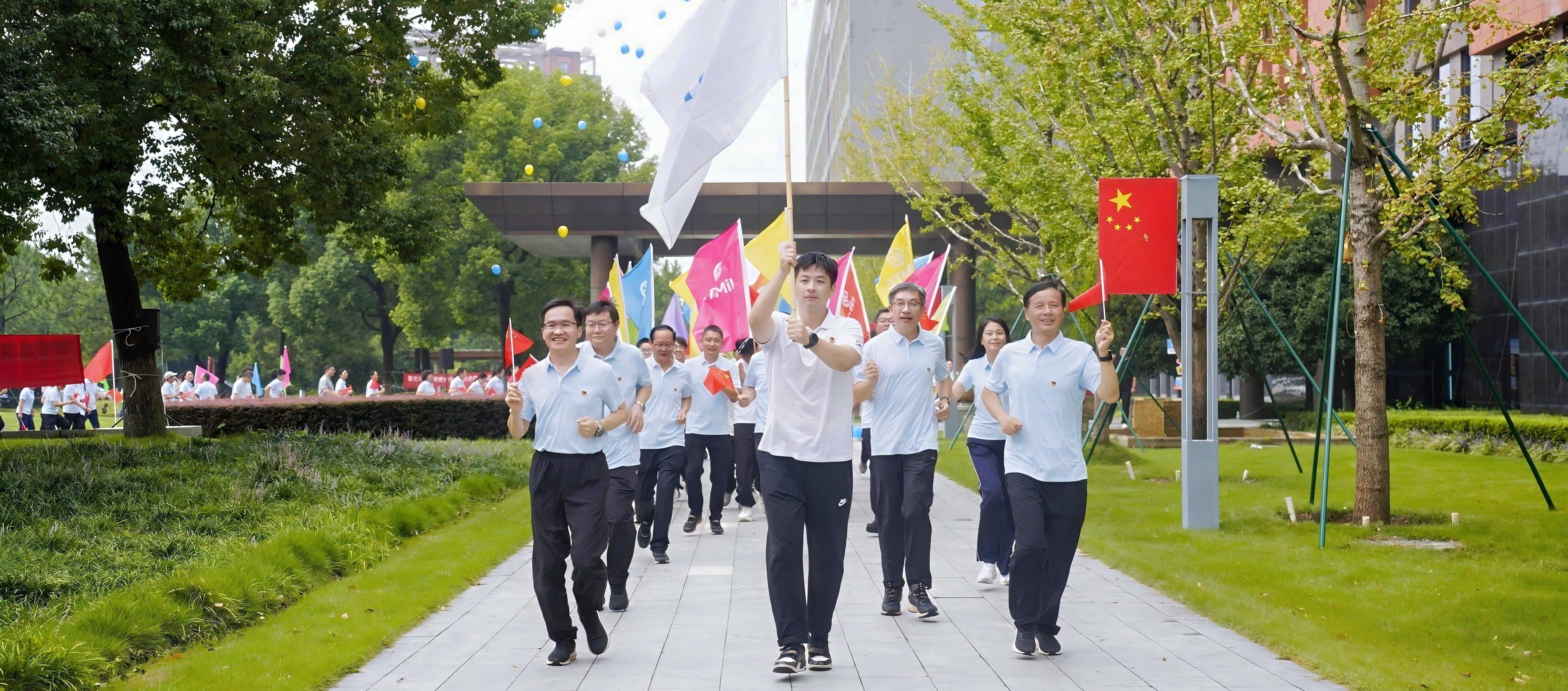 攻堅有我 材創未來——寧波材料所舉行2025年度“迎國慶”升旗儀式暨“全民健身月”啟動儀式?